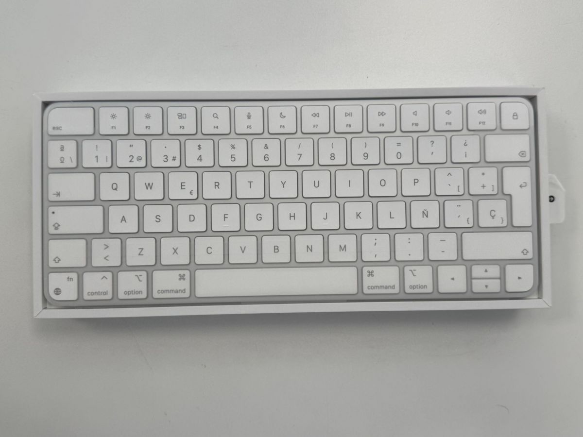 APPLE MAGIC KEYBOARD A2450