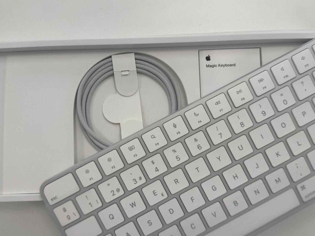 APPLE MAGIC KEYBOARD A2450 - Imagen 3