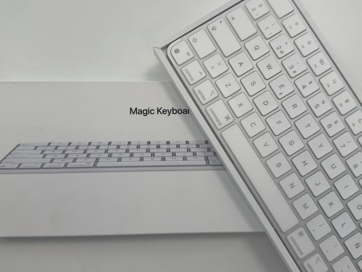 APPLE MAGIC KEYBOARD A2450 - Imagen 2